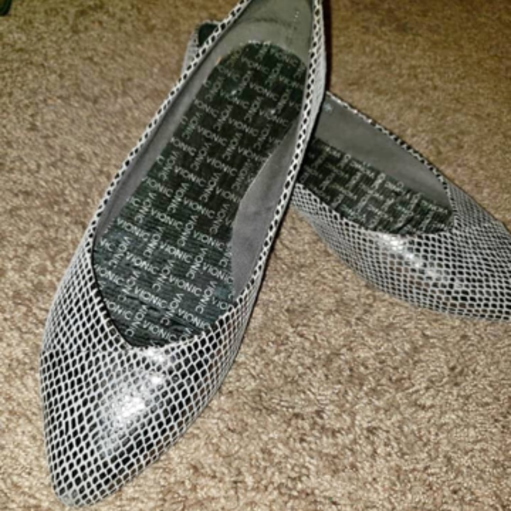 Vionic Flats
